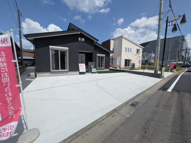 土浦市中村南　新築戸建て　1号棟の前面道路含む現地写真|陽当たりや敷地の広さをご確認できます！
本日のご見学も可能です♪
お気軽にお電話またはお問い合わせください。