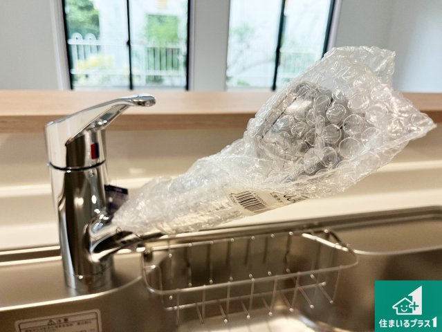 神戸市須磨区東落合　新築一戸建ての設備|浄水器を内蔵！炊飯時、お茶を作る時に安心してお水を使えます！お湯と冷水、浄水と原水、シャワーの切替えもワンタッチです！