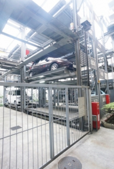 ベイステート安間の駐車場