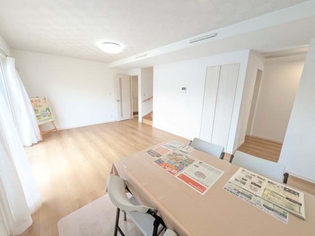 土浦市中村南　新築戸建て　2号棟の居間・リビング
