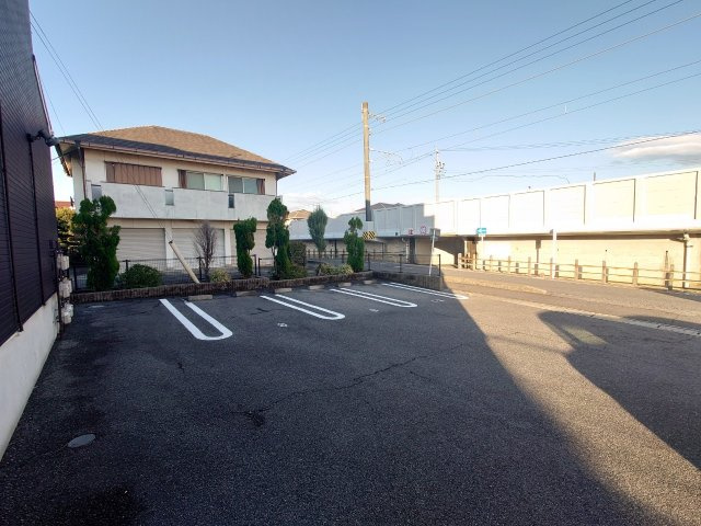 グランシャリオ の駐車場