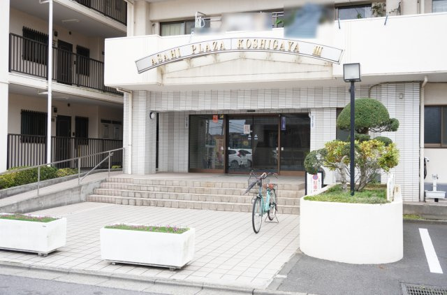 朝日プラザ越谷第三のエントランス