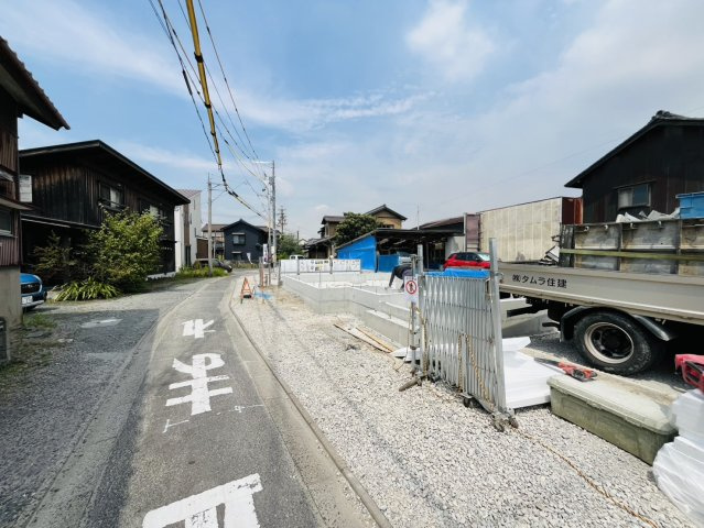 東海市養父町南堀畑42番1『仲介手数料無料』新築一戸建て・建売の前面道路含む現地写真