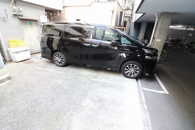【駐車場】 | 栄コーポ | 車をお持ちの方に嬉しい駐車場付きの物件です