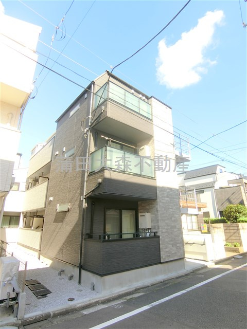 MELDIA下丸子の外観|2023年4月築　木造地上3階建て総戸数11戸
東京都大田区下丸子4丁目　東急多摩川線下丸子駅徒歩5分、東急池上線千鳥町駅徒歩13分