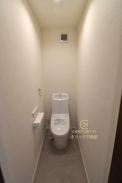 ジュン・ホーム　 日立市河原子町　2丁目　のトイレ|毎日使う空間と機能だから、いつまでも清潔なスペースであってほしいのがトイレです。お掃除しやすいシンプルなデザインです。