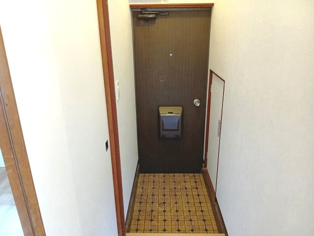 貸家（朝倉甲）Ｋ邸の玄関|明るい玄関です