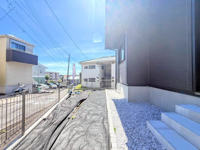 泉区新橋町　新築戸建て　第3の庭|◆お手入れのしやすいちょうどよいサイズ感のお庭付き。植栽や家庭菜園等多目的にご利用いただけるプライベート空間。