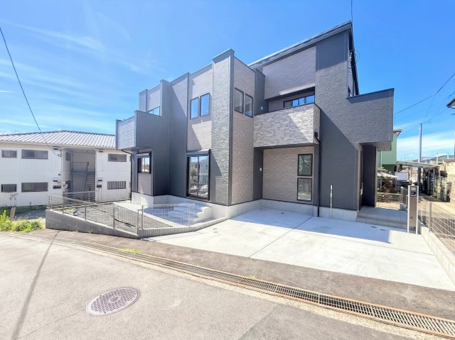 泉区新橋町　新築戸建て　第3の外観|◆一戸建てを中心とした街並みが整然と続き、周辺は高い建物が建っていないので、緑の多い閑静な趣を感じる環境です。街並みや周辺環境も重要なポイントです！！