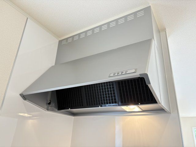 CRADLE GARDEN　小倉北区井堀第1のキッチン|お手入れしやすいレンジフードを採用。