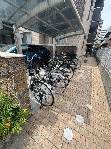 フェーブ島上の駐車場