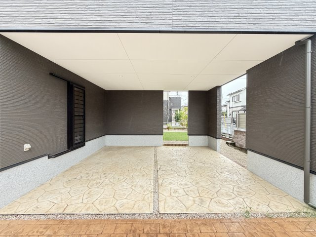 香芝市磯壁5丁目 全5区画 2号地の駐車場|ビルトインガレージ