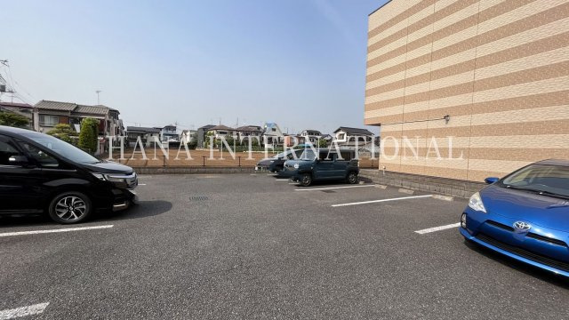 パーシモン壱番館の駐車場