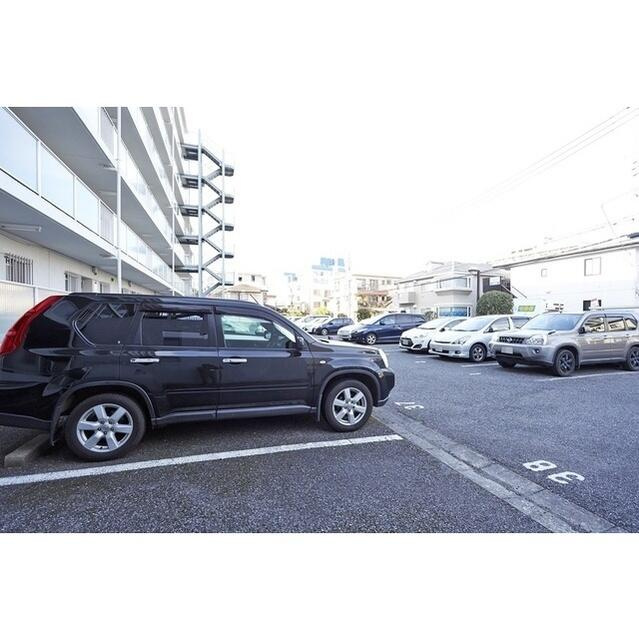 サンソレイユ松戸の駐車場