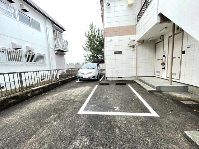 川崎市麻生区千代ケ丘２丁目のアパートの駐車場