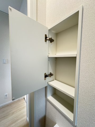 CRADLE GARDEN　小倉北区井堀第1のトイレ|トイレ収納を備え、日用品をすっきり収納できます。