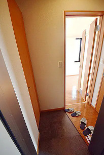 ドミールけやきの玄関