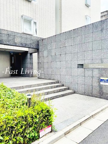 プライムアーバン市谷仲之町のエントランス