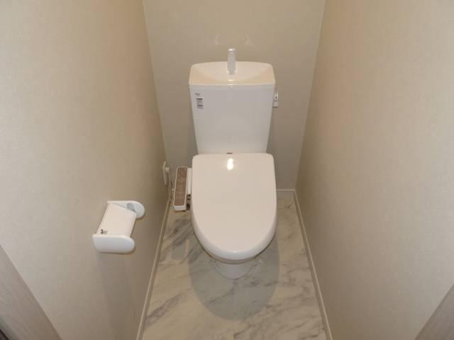 オークブラン祐天寺のトイレ|シンプルで使いやすいトイレです