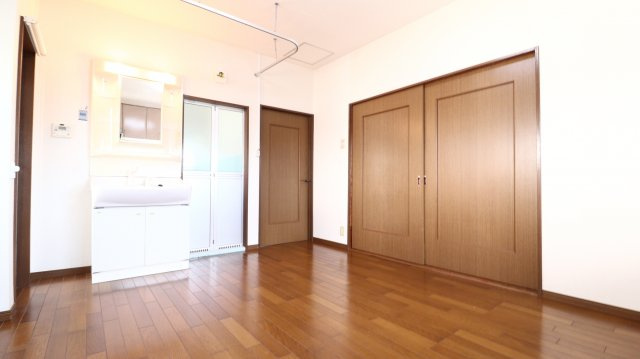 塩屋町9丁目戸建の居間・リビング