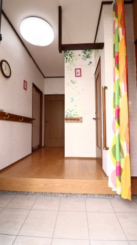 塩屋町9丁目戸建の玄関