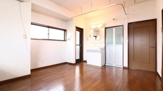塩屋町9丁目戸建の居間・リビング