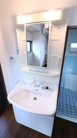 塩屋町9丁目戸建の洗面所