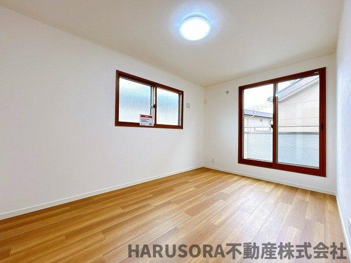 高槻市北大樋町　2階建の洋室