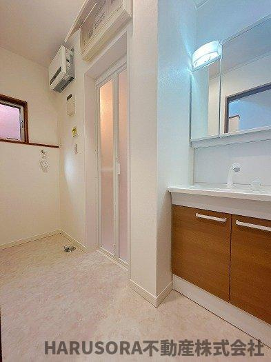 高槻市北大樋町　2階建の独立洗面台