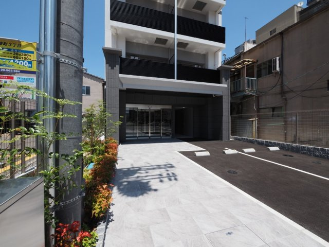大阪市浪速区幸町３丁目の賃貸マンションのエントランス