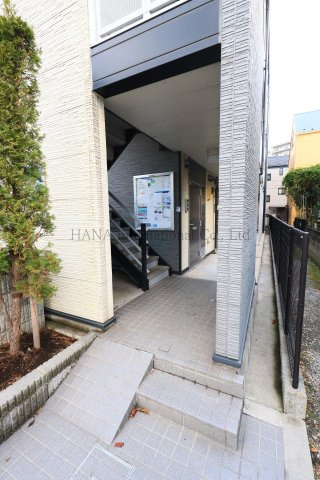 レオパレスサン　グロアールのエントランス