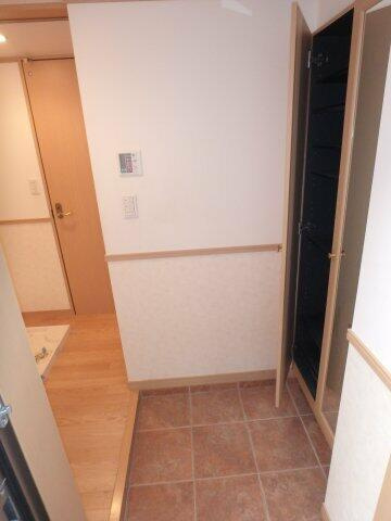 ヒューマンパレス新松戸Ⅱの玄関
