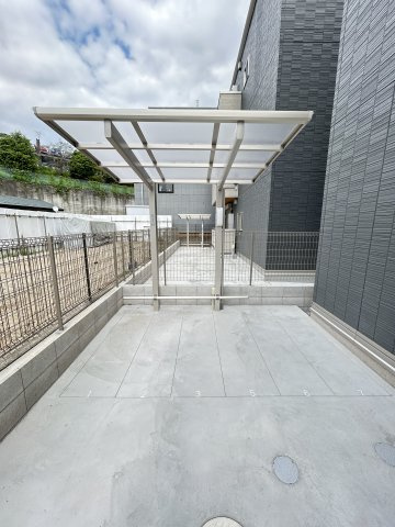 屋根付き駐輪場です♪