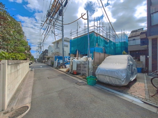 杉並区阿佐谷北6丁目 全3棟 2号棟の前面道路含む現地写真|伸びやかな北側3.8公道
阿佐谷北の生活しやすい住環境です