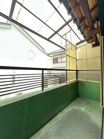 和泉伏屋町貸家のバルコニー