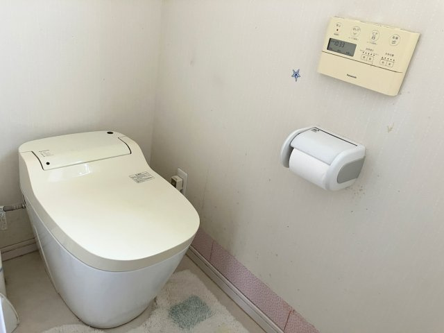 売中古戸建　駿河区広野2丁目のトイレ|1階のトイレはタンクレスです。
