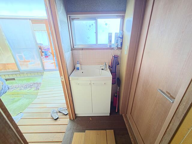 瑞浪市陶町大川の中古一戸建の独立洗面台