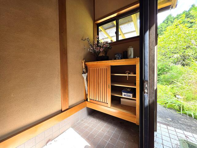 瑞浪市陶町大川の中古一戸建の玄関
