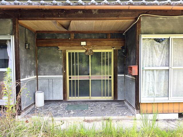 瑞浪市陶町大川の中古一戸建の玄関
