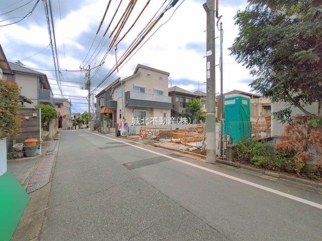 杉並区阿佐谷北6丁目 全3棟3号棟の前面道路含む現地写真|伸びやかな北側3.8公道に面する建物
阿佐ヶ谷北の生活しやすい住環境です