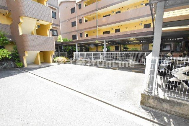 カーサフィオーレ壱番館の駐車場