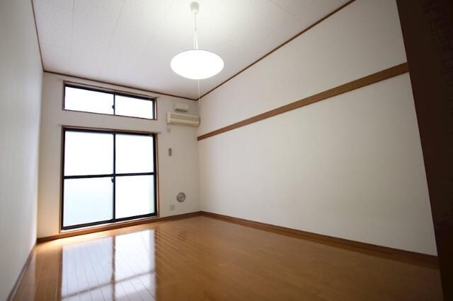メインシティガーデン　壱番館の居間・リビング|別部屋参考写真となります