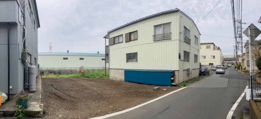 草加市青柳2丁目 新築分譲住宅の前面道路含む現地写真