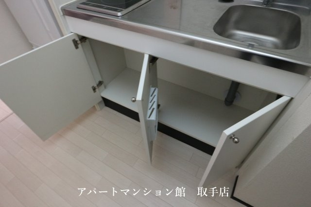 レオネクストアルストロメリアの収納