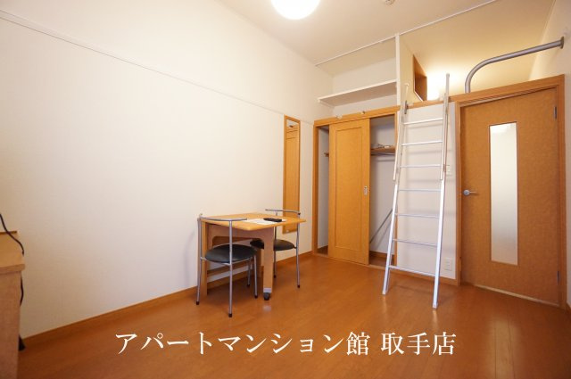 レオパレスアズミールの居間・リビング