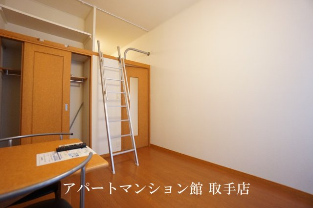 レオパレスアズミールの居間・リビング