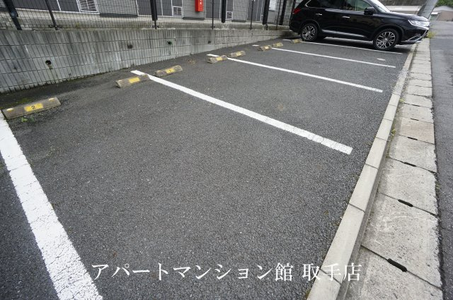 レオパレスアズミールの駐車場|画像8