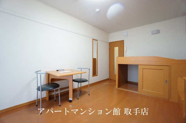レオパレスベルエポックの居間・リビング