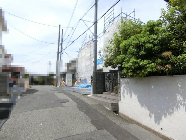 明石市東朝霧丘　新築戸建の前面道路含む現地写真
