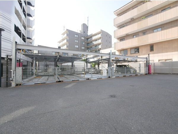 シーム・ドエル筒井の駐車場